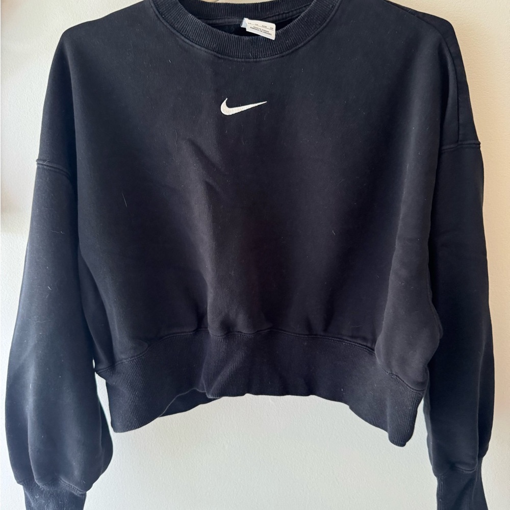 Nike Women's Black Cropped Hoodie and Sweatpants